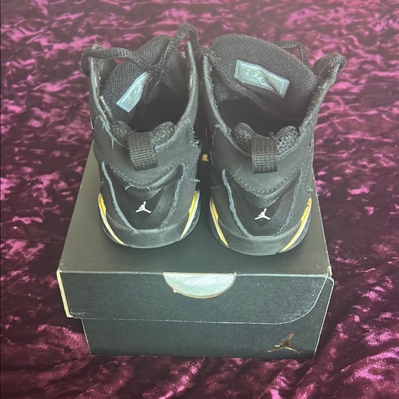 Jordan Kids' Black Sneakers with Gold Jumpman Accents - Picture 3 of 4